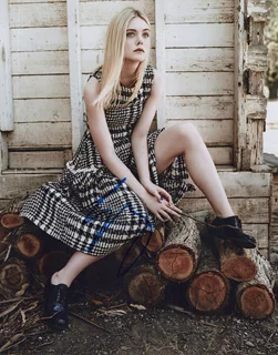 Elle Fanning autograph