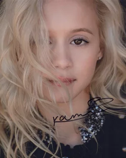 Kami Couch autograph