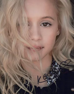 Kami Couch autograph