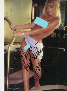 Donna D'Errico autograph
