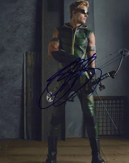 Justin Hartley autograph