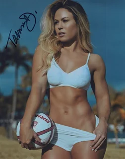 Tamra Dae autograph