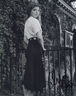 Chloe Levine autograph