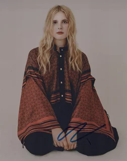 Hari Nef autograph