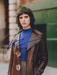 Hari Nef autograph
