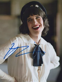 Hari Nef autograph