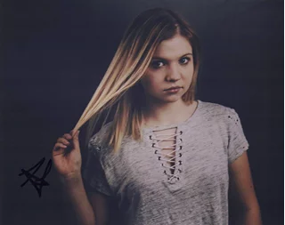 Hannah Swain autograph