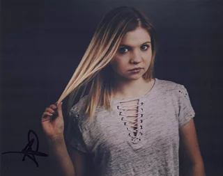 Hannah Swain autograph