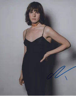 Hari Nef autograph