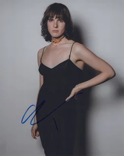 Hari Nef autograph