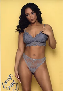 Londyn Chanel autograph