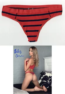 Riley Anne autograph