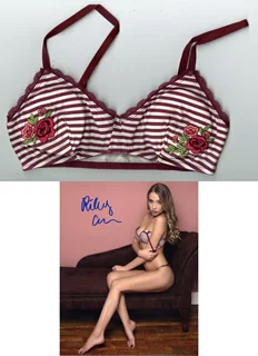 Riley Anne autograph