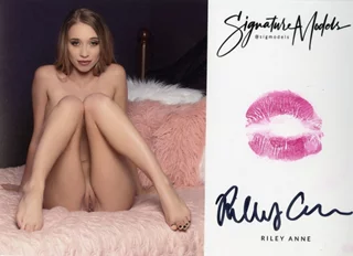 Riley Anne autograph