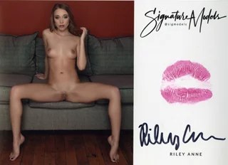 Riley Anne autograph