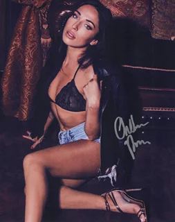 Chelsea Pereira autograph