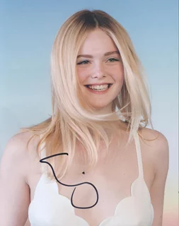 Elle Fanning autograph