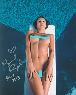 Raquel Pomplun autograph
