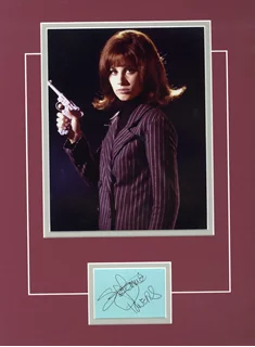 Stefanie Powers autograph