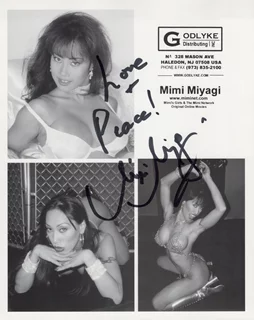 Mimi Miyagi autograph