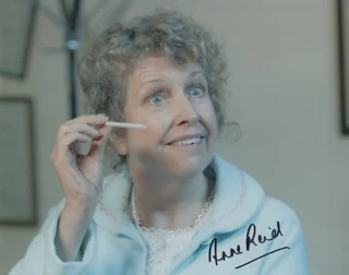 Anne Reid autograph