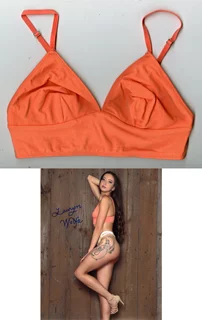 Lauryn Wolfe autograph