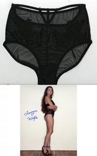 Lauryn Wolfe autograph