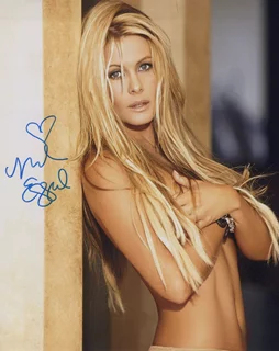 Nicole Eggert autograph
