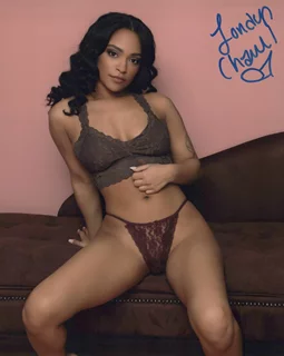 Londyn Chanel autograph