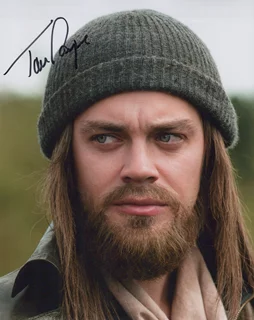 Tom Payne autograph