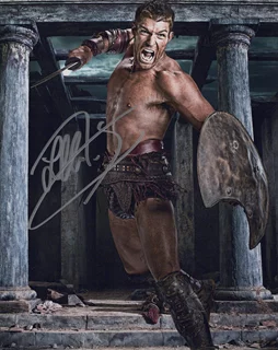 Liam McIntyre autograph