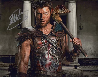 Liam McIntyre autograph