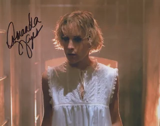 Amanda Wyss autograph