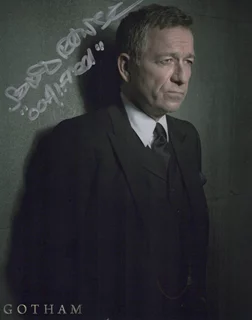 Sean Pertwee autograph