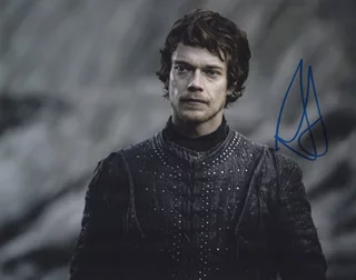 Alfie Allen autograph