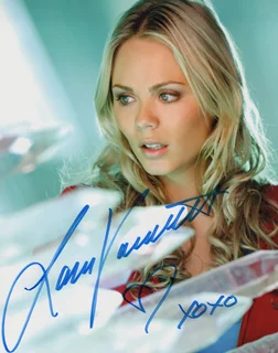Laura Vandervoort autograph