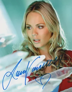 Laura Vandervoort autograph