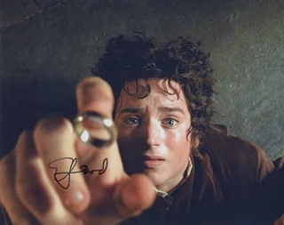 Elijah Wood autograph