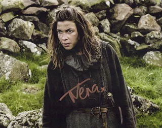 Natalia Tena autograph