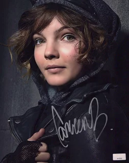 Camren Bicondova autograph