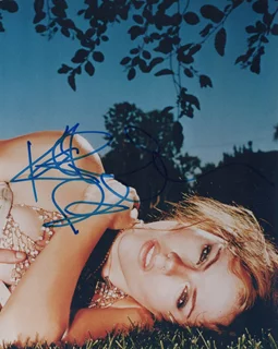 Kathleen Robertson autograph
