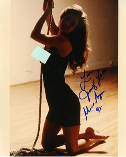 Jennifer Lavoie autograph