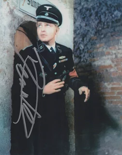 Derren Nesbitt autograph
