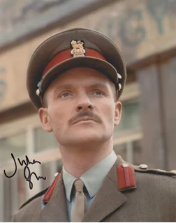 Julian Glover autograph