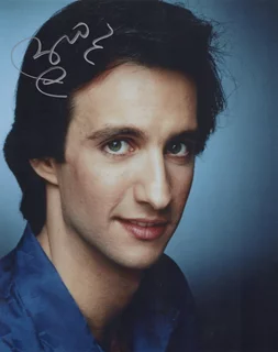Bronson Pinchot autograph