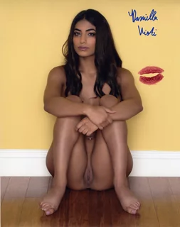 Daniella Vioti autograph