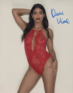 Daniella Vioti autograph