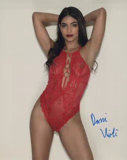 Daniella Vioti autograph