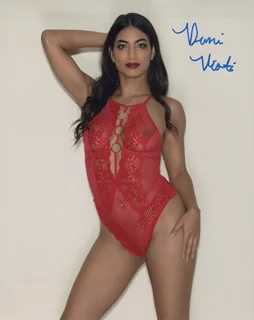 Daniella Vioti autograph