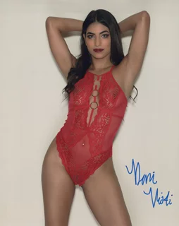 Daniella Vioti autograph